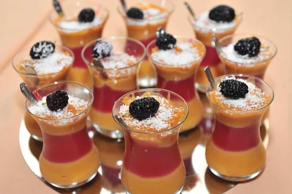 Grenadine Lodge Далян Екстериор снимка