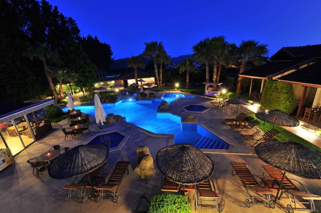 Grenadine Lodge Далян Екстериор снимка