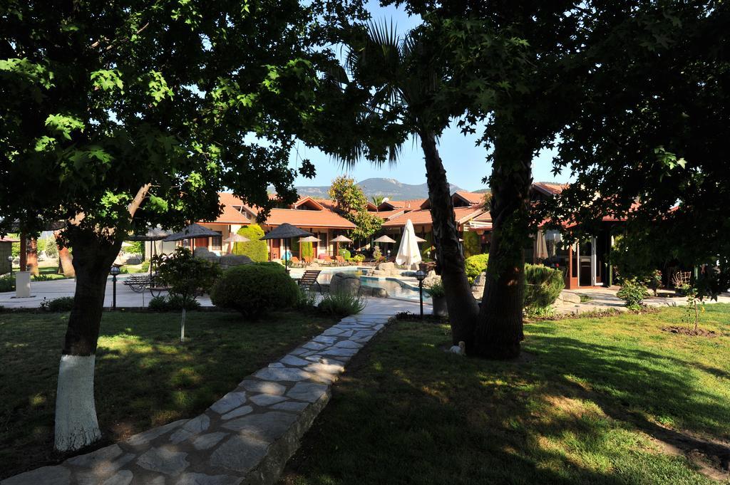Grenadine Lodge Далян Екстериор снимка