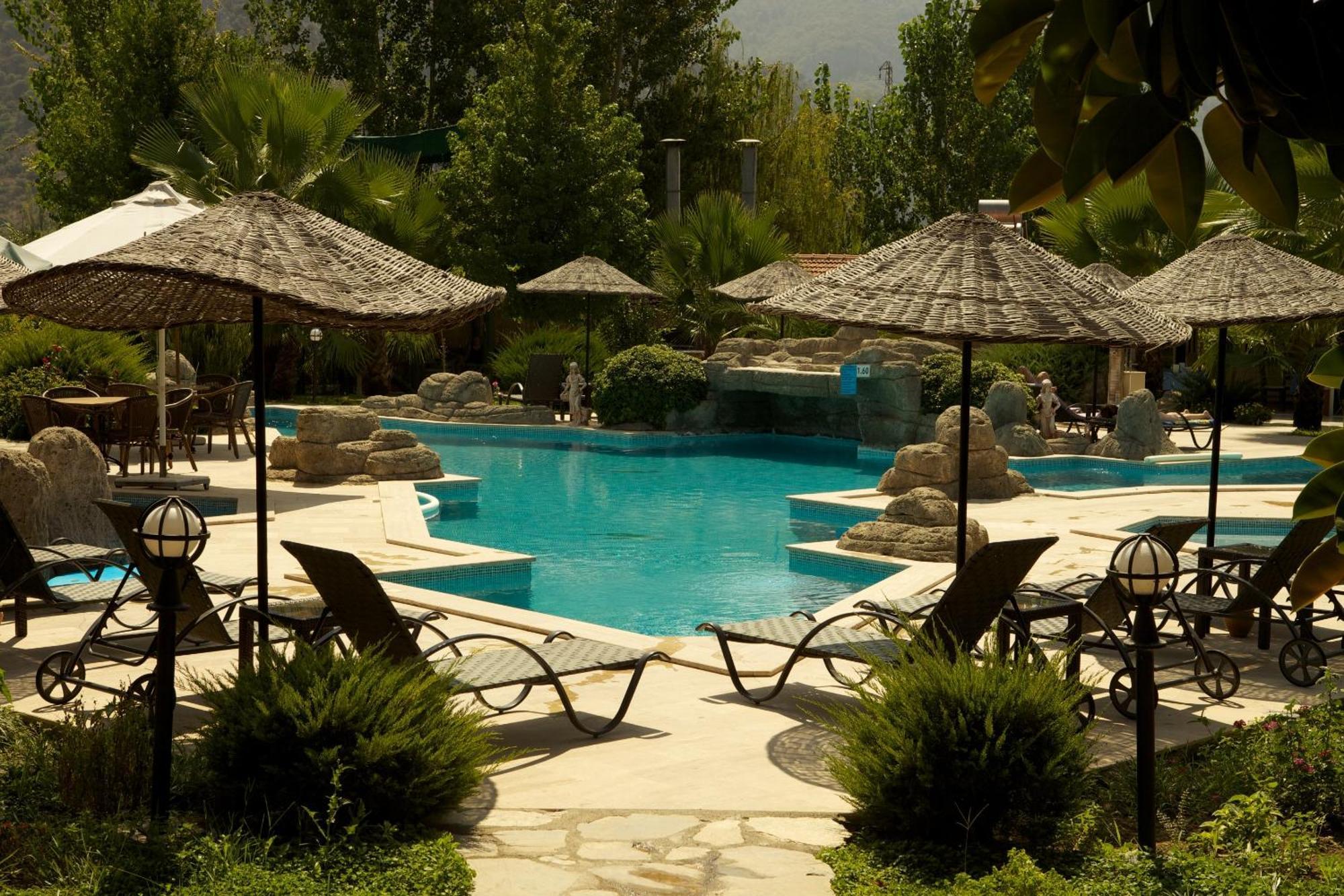 Grenadine Lodge Далян Екстериор снимка