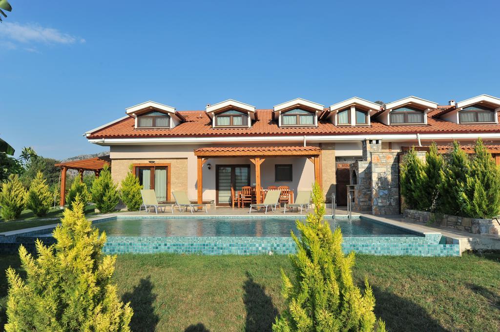 Grenadine Lodge Далян Екстериор снимка