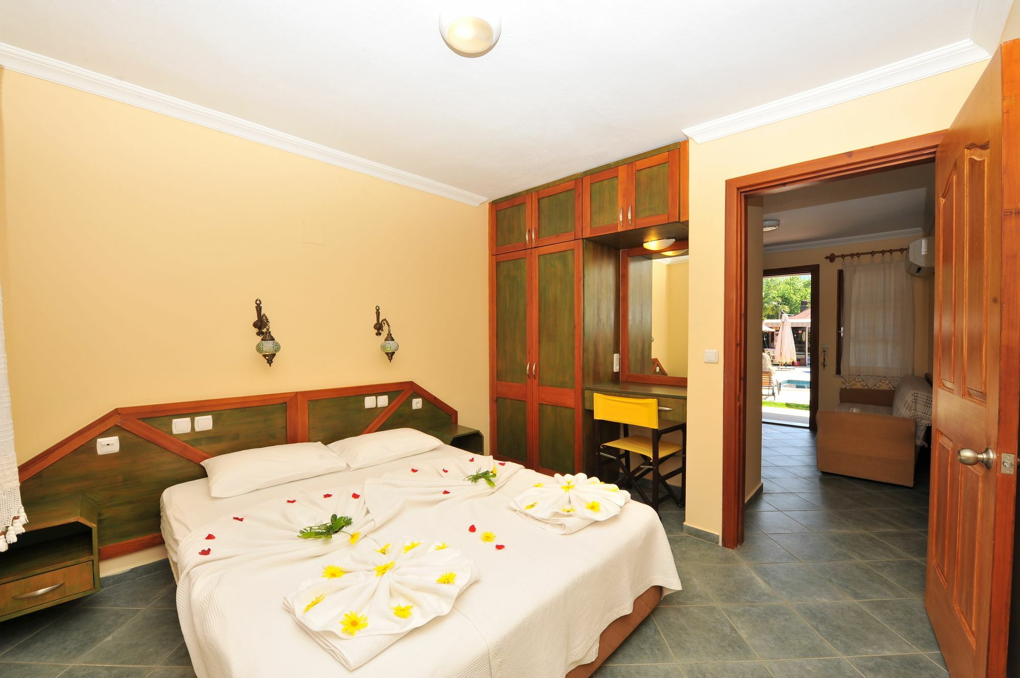 Grenadine Lodge Далян Екстериор снимка